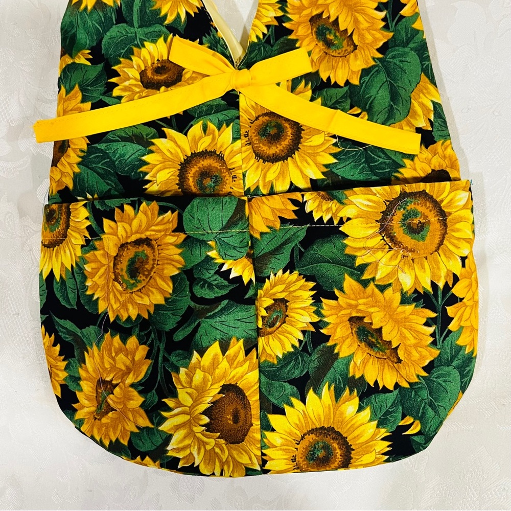 NWOT Sunflower Print Tote Bsg with Pockets - Picture 3 of 8